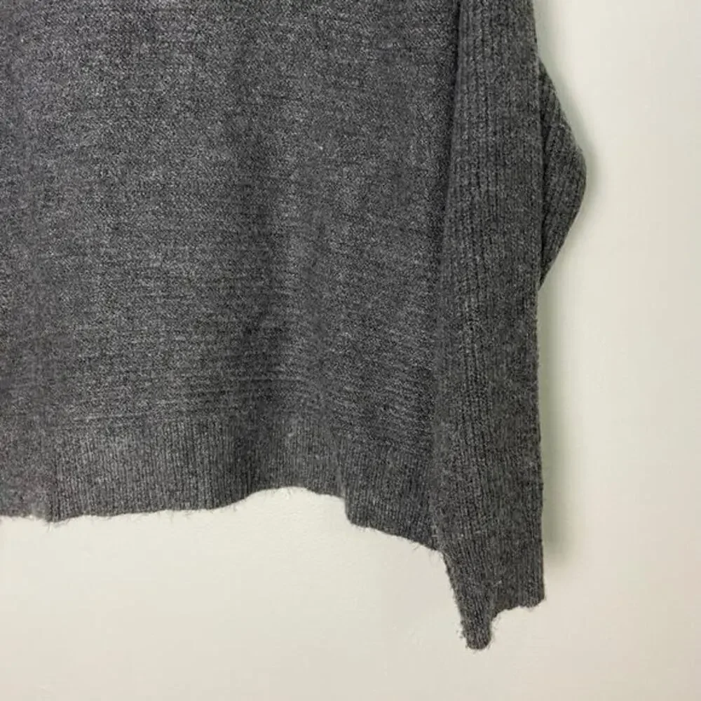 Topshop Gray Mock Neck Asymmetric Zip Neckline Sweater Size Small (4-6)